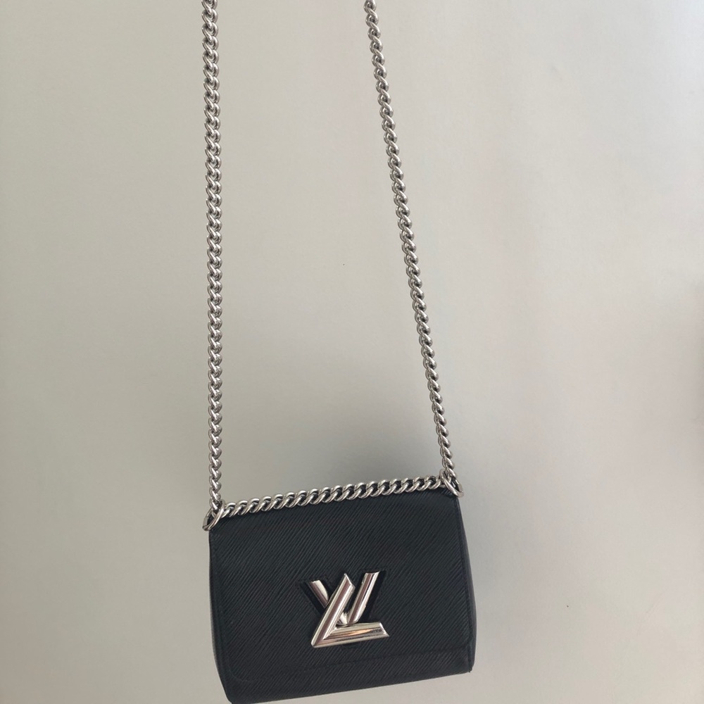 AUTHENTIC LOUIS VUITTON twist MM chain  Hand-Bag